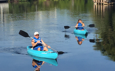 couple on kayaks